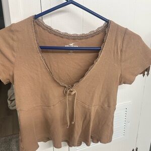 hollister brown t-shirt